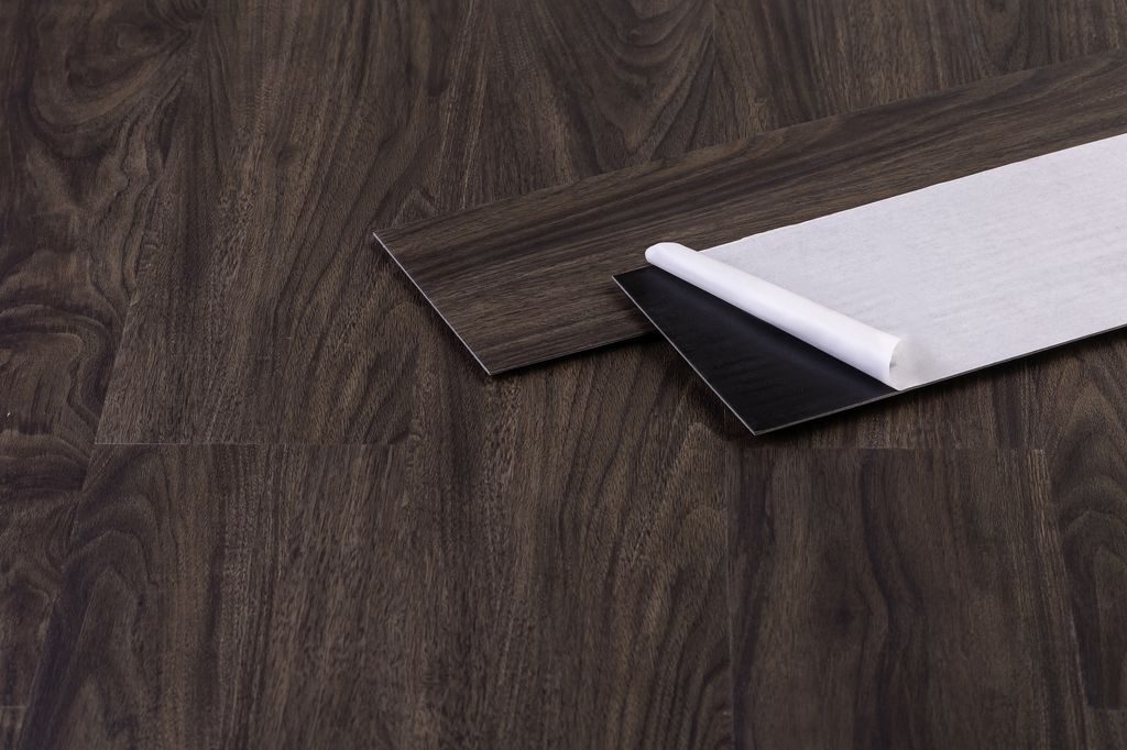 PVC Bodenbelag NUSS BILBAO - Selbstklebende Vinylplanken - Produktbild 