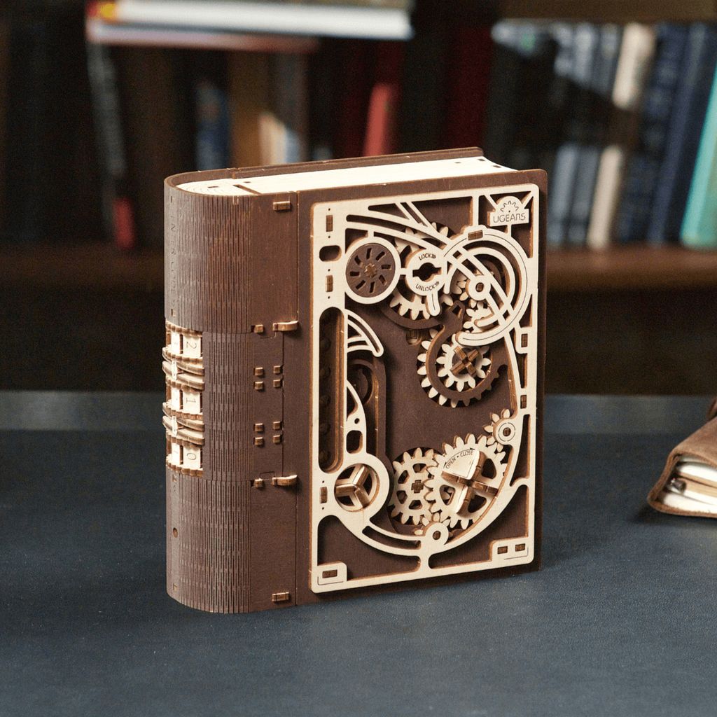 Book of Secrets mit Zahlenkombination aus Holz Produktbild 