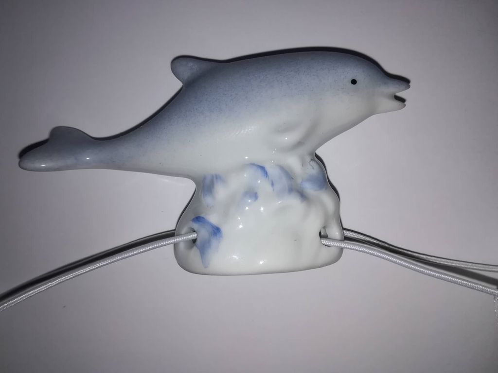 Porzellan Tropfenfänger Delfin, handbemalt für Kaffee- o. Teekannen, Figur Tier Fisch