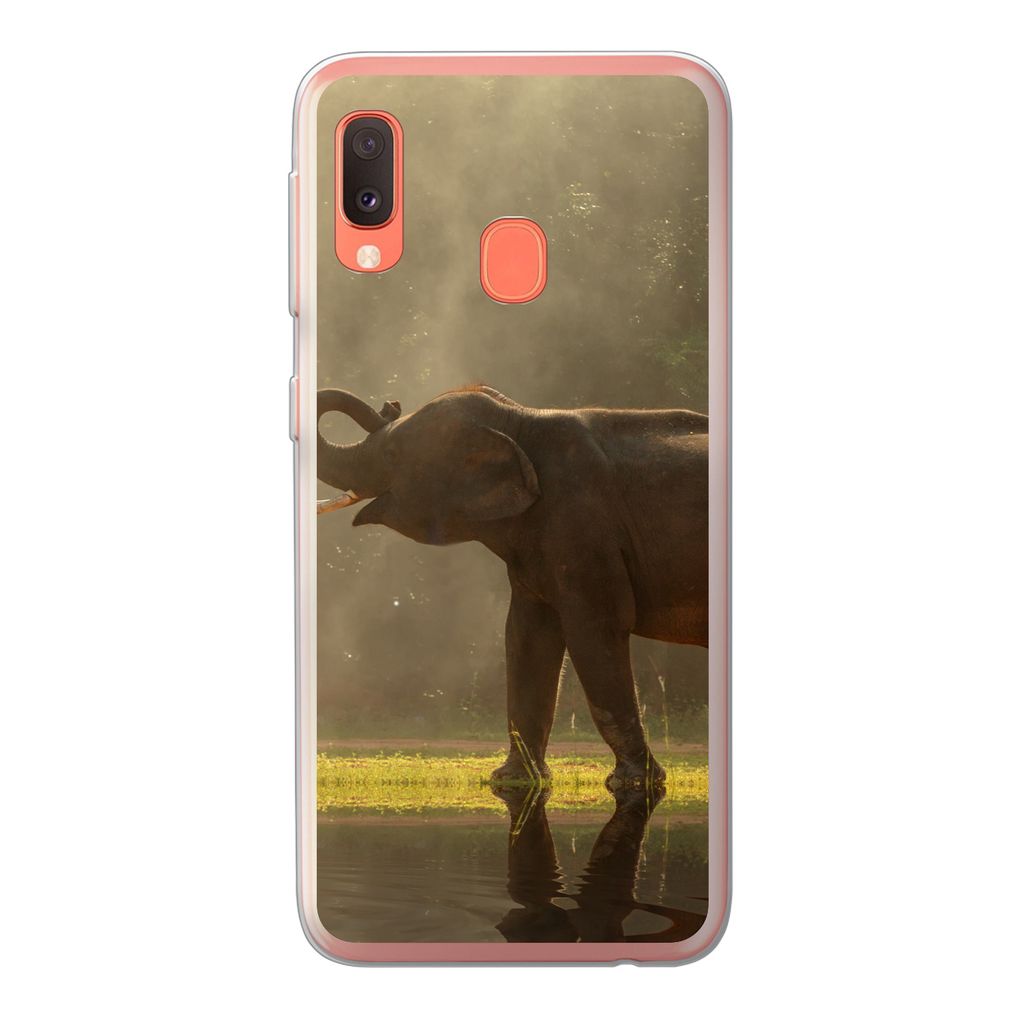 MuchoWow Handyhülle Schutzhülle Hülle für Samsung Galaxy A20e Elefant - Wasser - Tiere - Natur Silikon Softcase Handy Hülle - Abdeckung