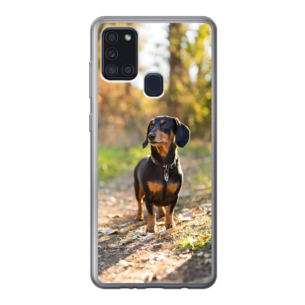 MuchoWow Handyhülle Schutzhülle Hülle für Samsung Galaxy A21s Ein schöner Dackel im Wald Silikon Softcase Handy Hülle - Hartschale
