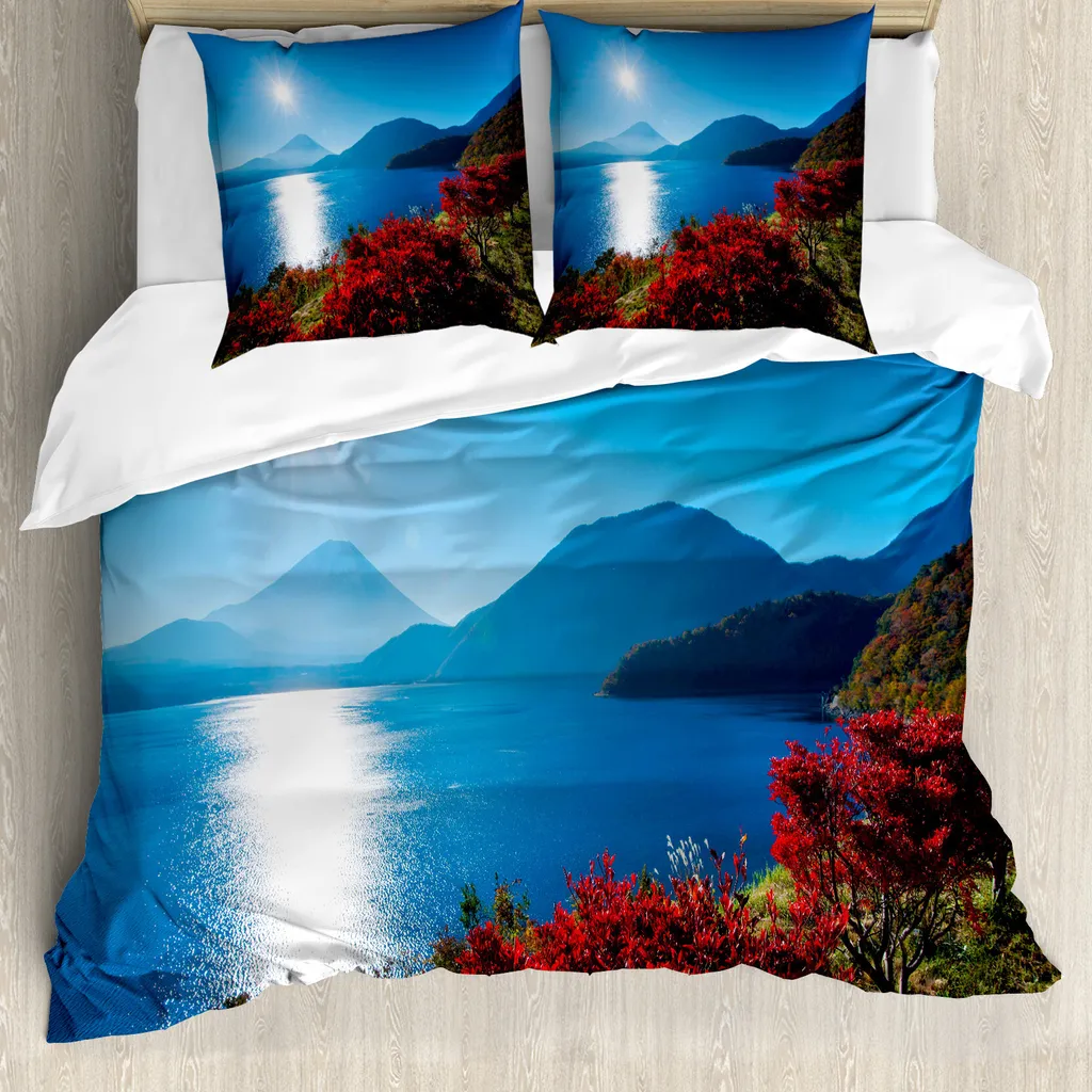 ABAKUHAUS Copripiumino naturale, Sunny Herbst Berg, antiacaro, adatto a chi soffre di allergie, con federe, 155 cm x 220 cm - 80 x 80 cm, blu e rosso