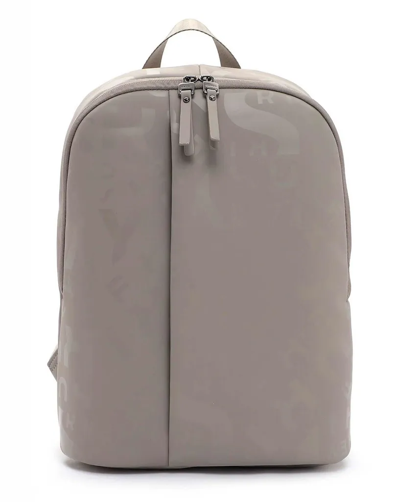 Protégez votre ordinateur avec le sac SURI FREY Ivy Backpack Taupe chic