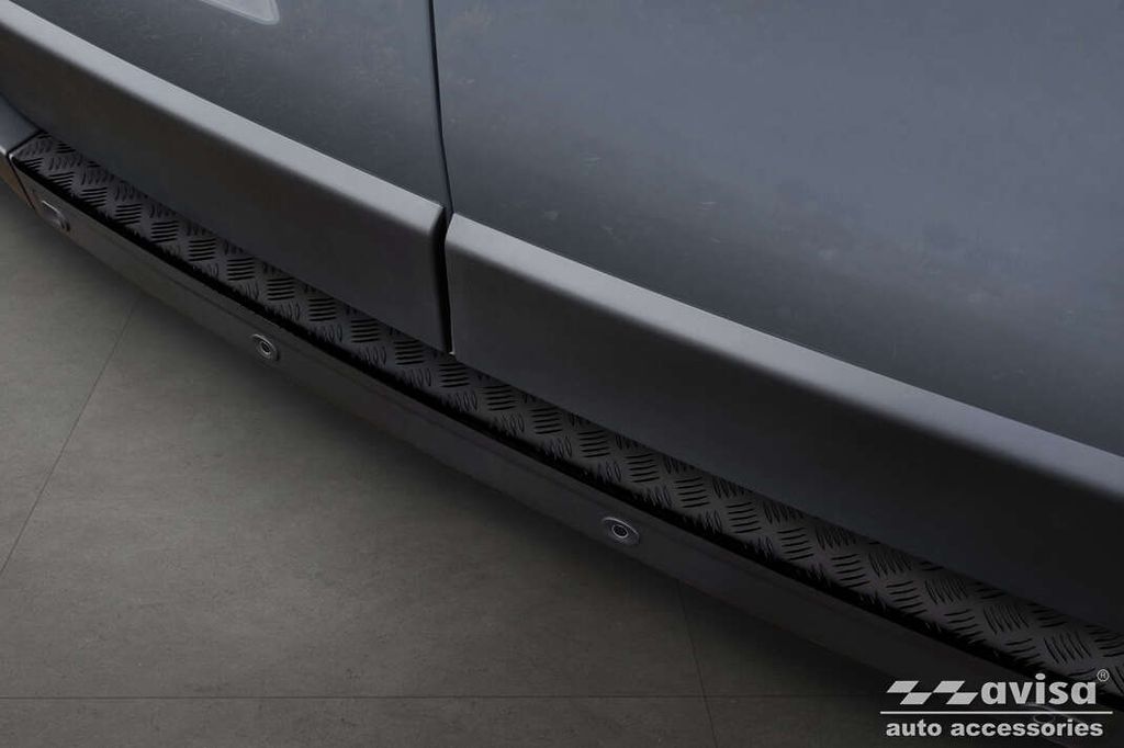 Ladekantenschutz Stoßstangenschutz gerilltes Aluminium mattschwarz passend für NISSAN NV400 2010-2014, FL2014->