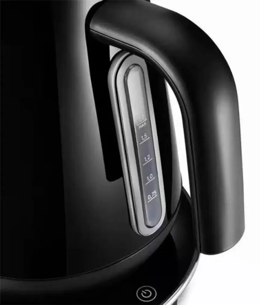 Préparer le Thé Facilement avec la Bouilloire De'Longhi KBY2011.BK Noire