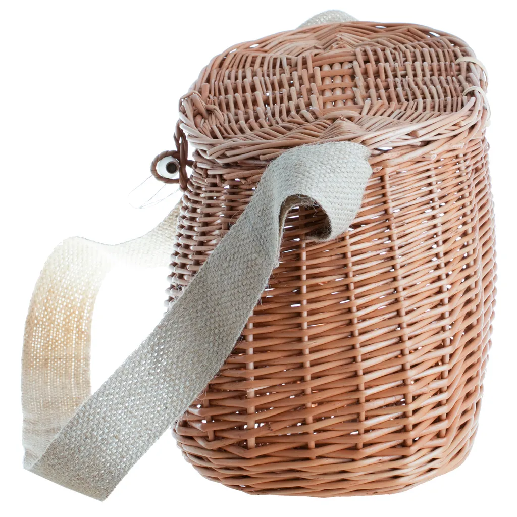 Panier de pêche en osier tressé traditionnel avec lanière réglable