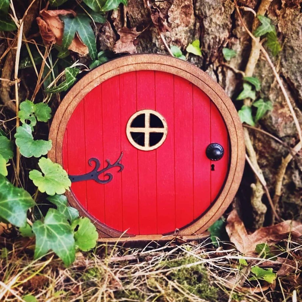 Feentür/Gartenzwergtür aus Holz für Baum und Garten – Rot, 10 x 10 cm