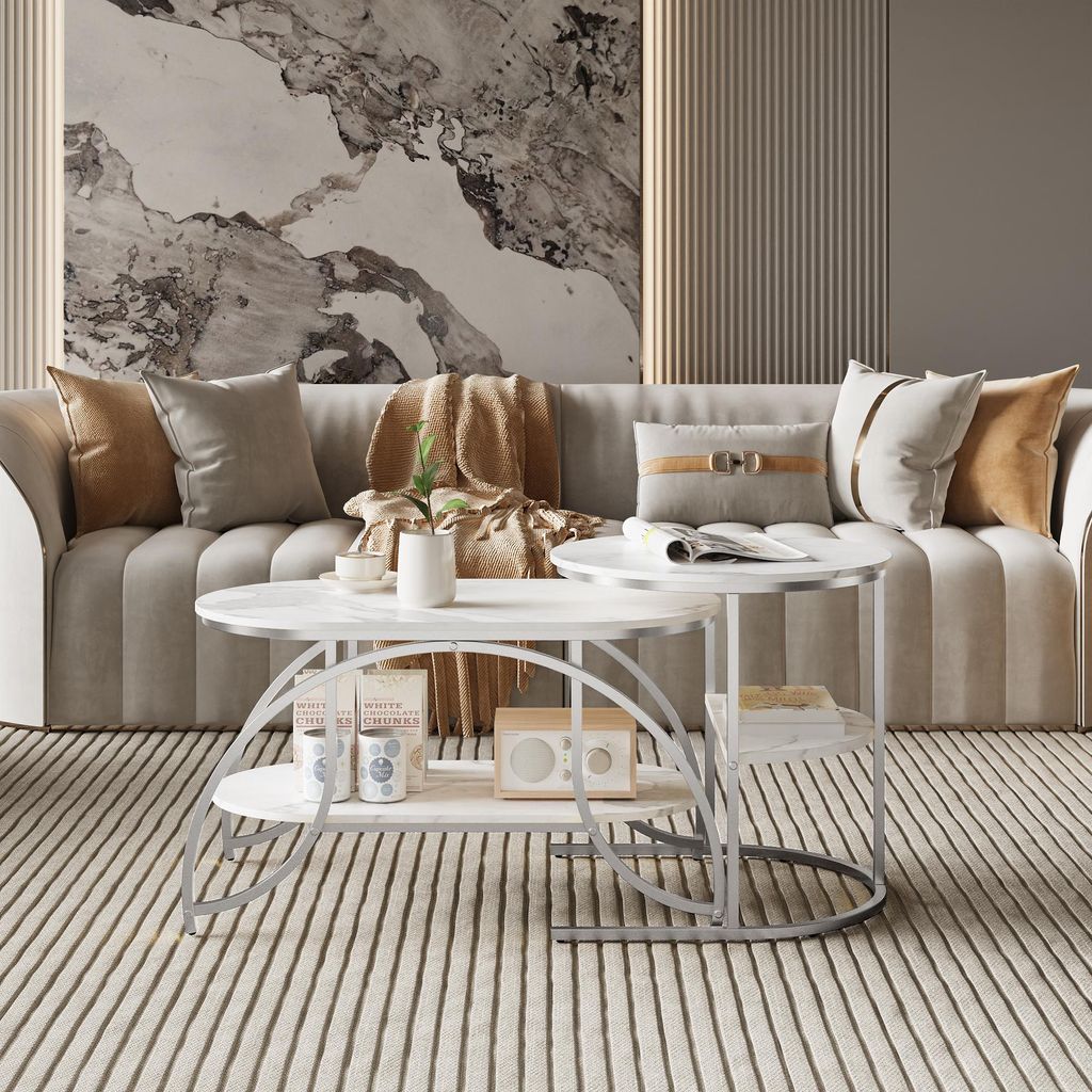 Quadratischer Couchtisch aus weißem Marmor mit silbernem Metallgestell – modernes Design, stabil und vielseitig