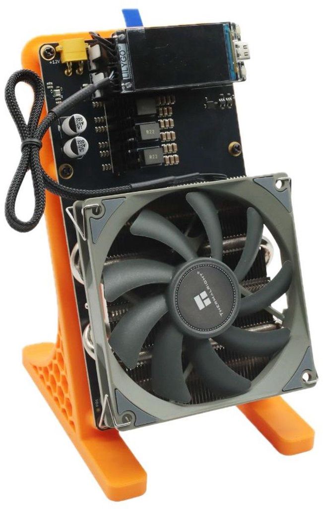 NerdQaxe++ Rev 6.1 – Inklusive Ständer und EU-Stecker – 6,1 Produktbild 