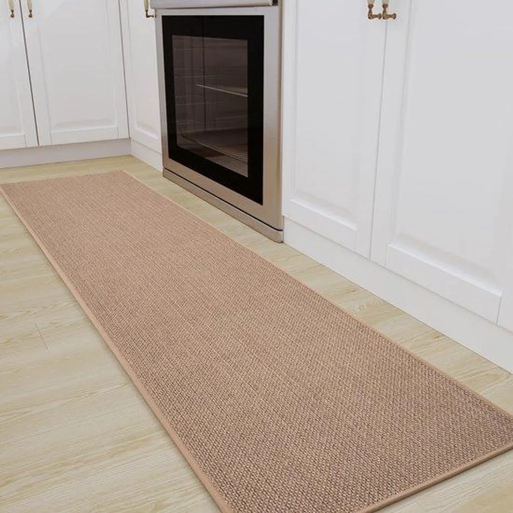 Tapis de cuisine beige aspect sisal pour protéger le sol et décorer