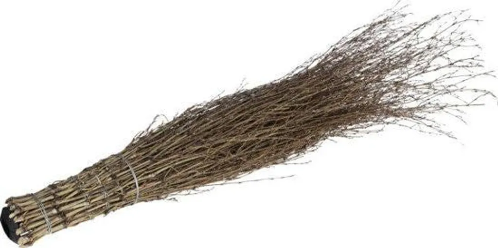 Balai en bambou pour ramasser les feuilles mortes et débris de jardin