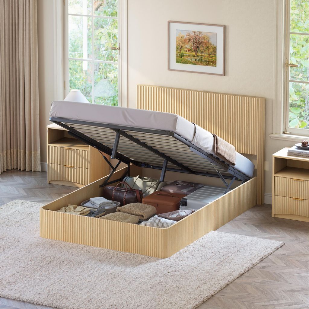 Stauraumbett 140x200 cm Hell Eiche- Modernes Doppelbett mit Hydraulik-System, Rillenoptik & Bettkasten, robuster Stahlrahmen, inkl. Lattenrost, bis...