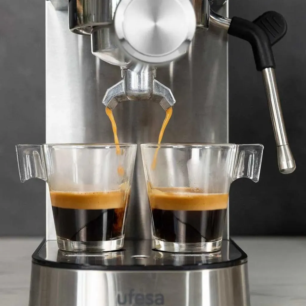Machine expresso compacte Ufesa Arona pour des cappuccinos maison