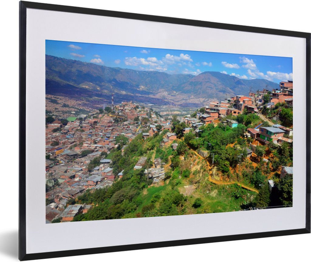 MuchoWow Gerahmtes Poster Bergige Landschaft von Medellín in Kolumbien 60x40 cm - Poster mit Schwarzem Bilderrahmen Wandposter Rahmen Foto Bilde...