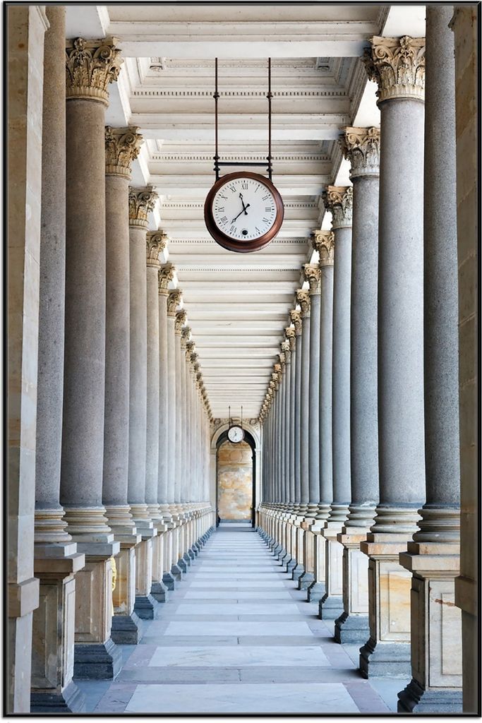 Wallario Wandbild Säulengang, Größe: 61 x 91,50 cm, Poster mit schwarzem Aluminiumrahmen