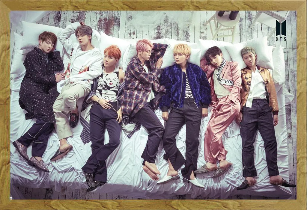 Poster BTS avec Cadre Shinsuke® en Bois Chêne et Vitre Acrylique Pro