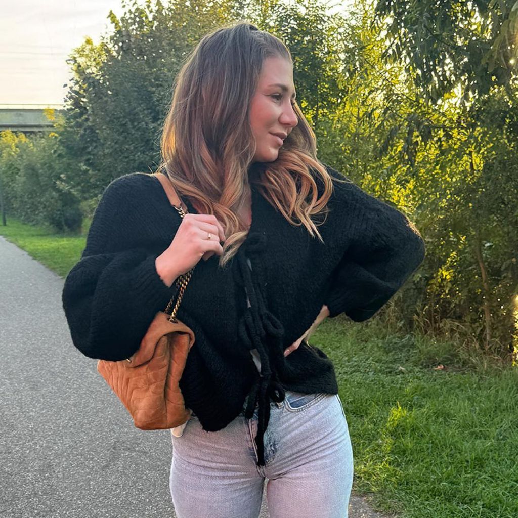 Damen Strickjacke Cardigan mit Schleifen „Sophia“ Schwarz, Onesize (XS-XL), für Frauen Langarm Grobstrickjacke, Herbst Winter Strickmantel Frau