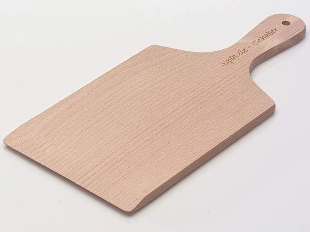 Planche à spätzle durable en hêtre : finissez-en avec les pâtes ratées