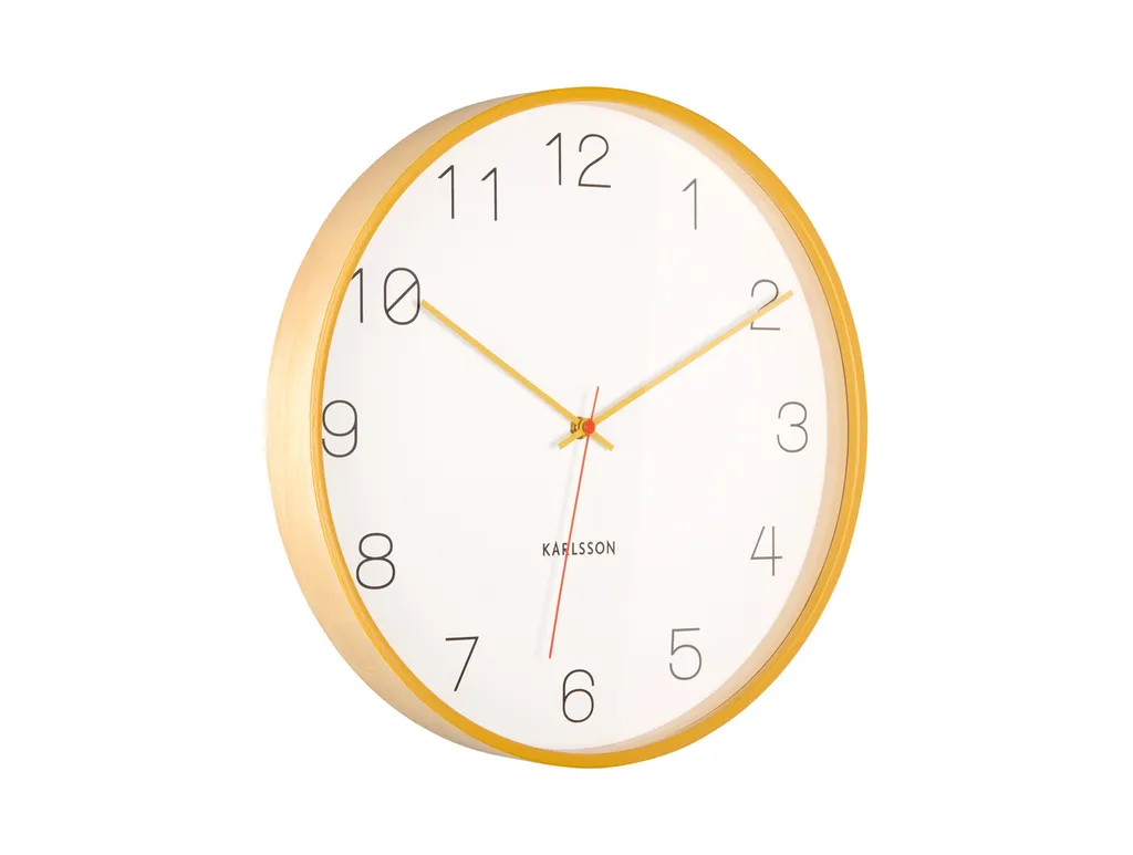 Horloge murale design Joy Karlsson Jaune ocre pour salon contemporain