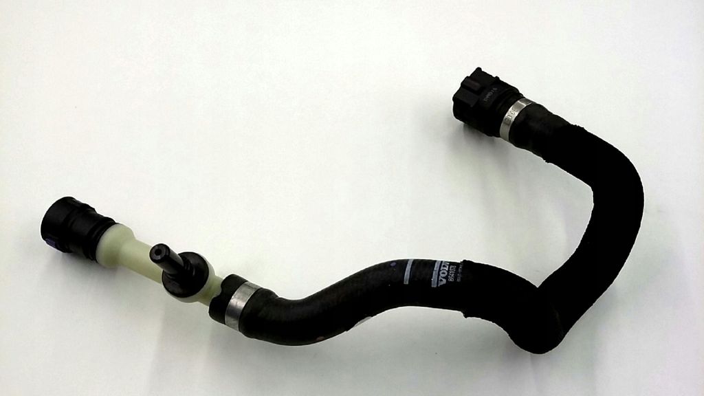 VOLVO S60 V60 S80 XC70 XC60 Wasserleitungsrohr 8641078