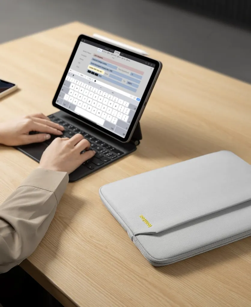 Housse TomToc Light-A18 pour ordinateur 15 pouces gris clair élégante
