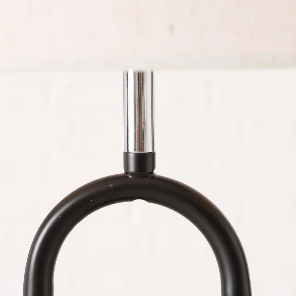 Lampe de table MEDLEY 65 cm avec structure métallique design moderne