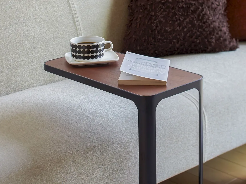 Table Basse Compacte Noire Yamazaki - Solution pour Petits Salons Urbains