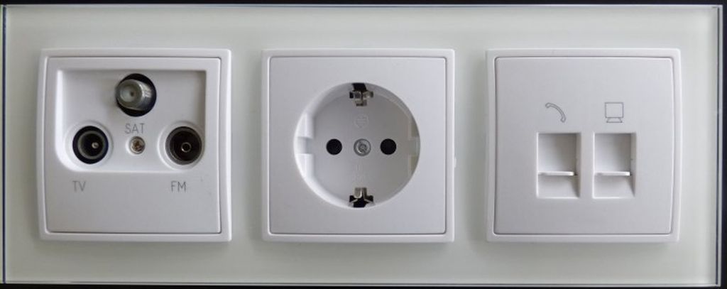 7888 Abelka Nuovo weiß 1 x Antennen 1 x Schuko 1 x Netzwerk RJ45