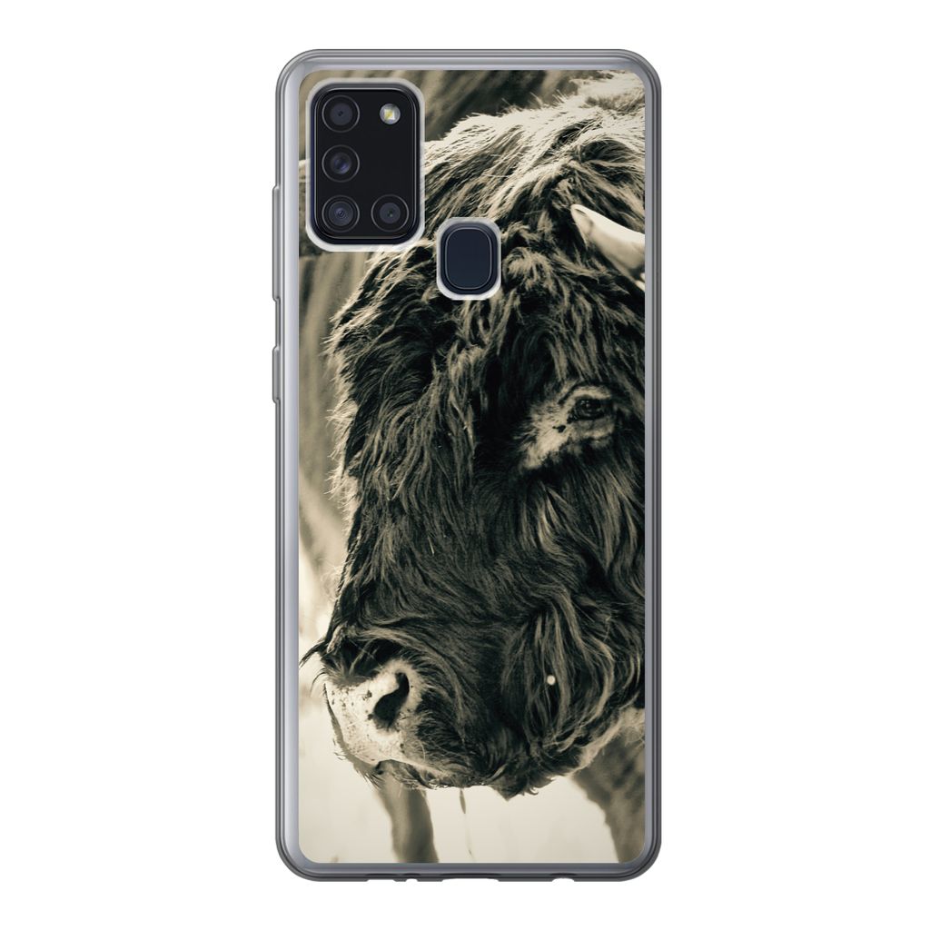 MuchoWow Handyhülle Schutzhülle Hülle für Samsung Galaxy A21s Schottischer Highlander - Schnee - Hörner Silikon Softcase Handy Hülle - Hart...