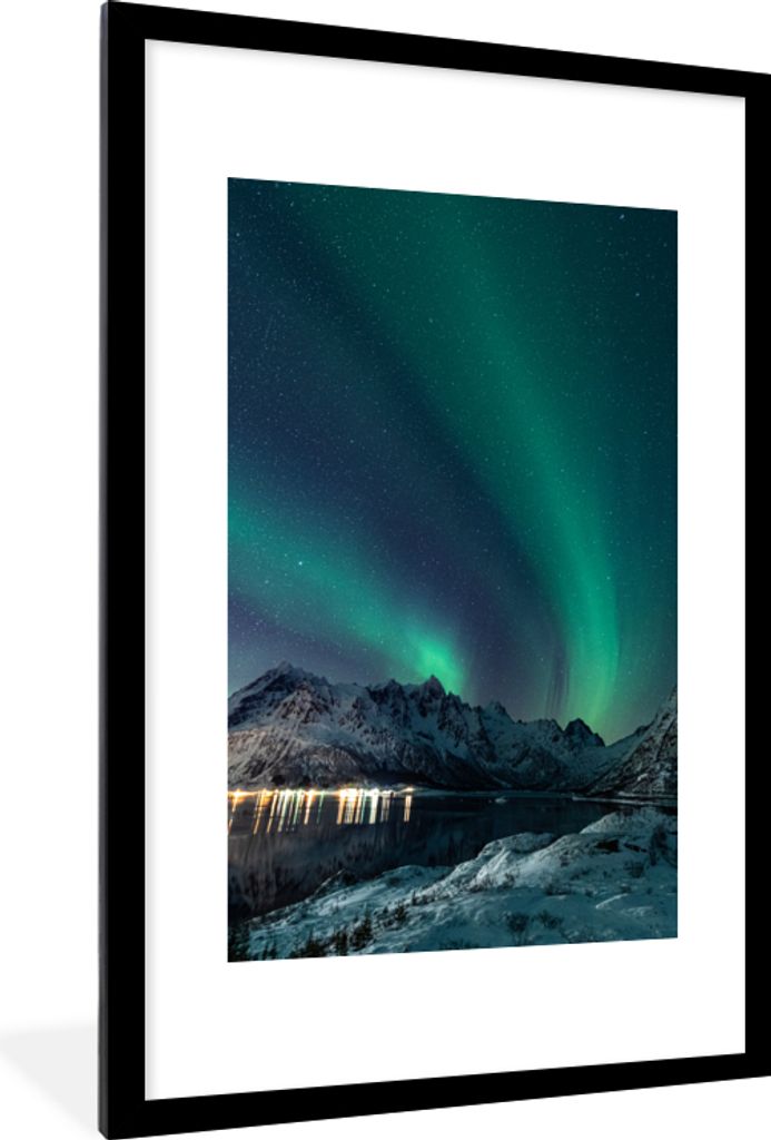 MuchoWow Gerahmtes Poster Nordlicht - Berg - Schnee - Grün - Sternenhimmel - Winter 60x90 cm - Poster mit Schwarzem Bilderrahmen Wandposter Rahm...