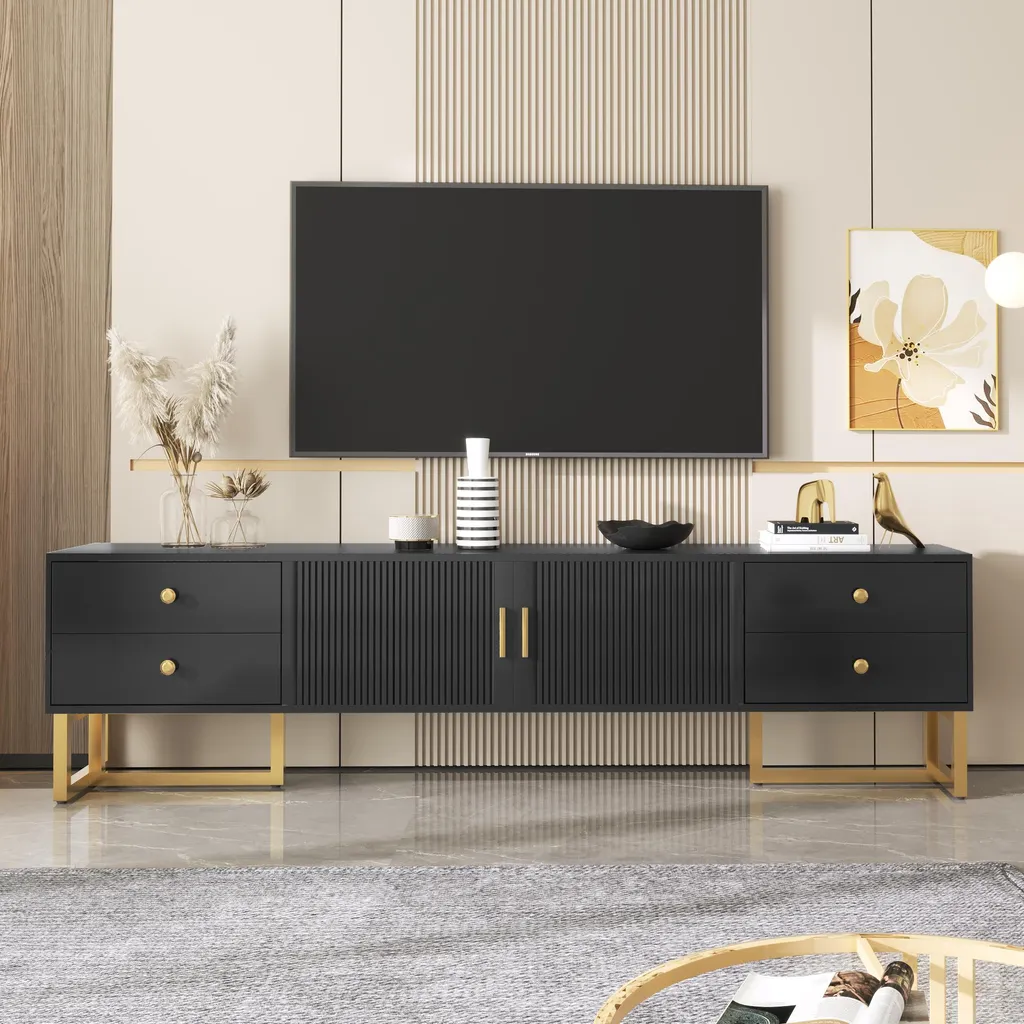 Armoire TV basse noire chic à portes structurées et finitions dorées