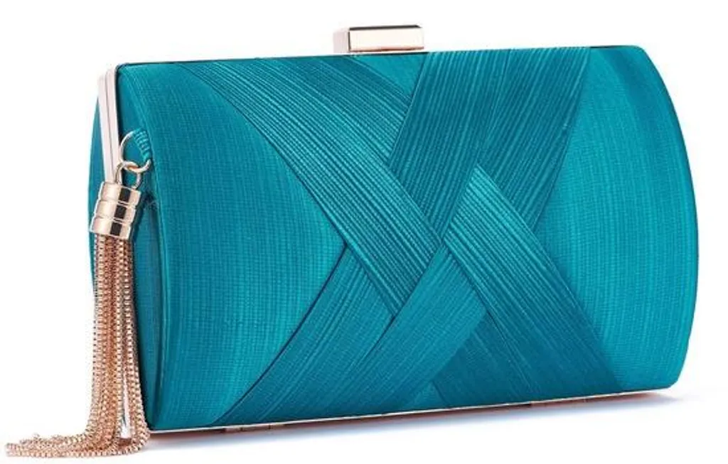 Sac de soirée bleu : accessoirisez votre robe avec chaîne et franges
