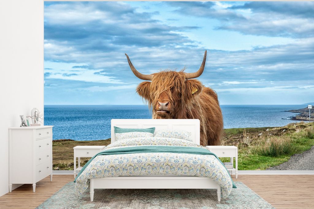 MuchoWow Fototapete für Wohnzimmer oder Schlafzimmer Wandtapete Vinyl Motivtapete Schottischer Highlander - Wasser - Hörner - 350x260 cm - Wohn...