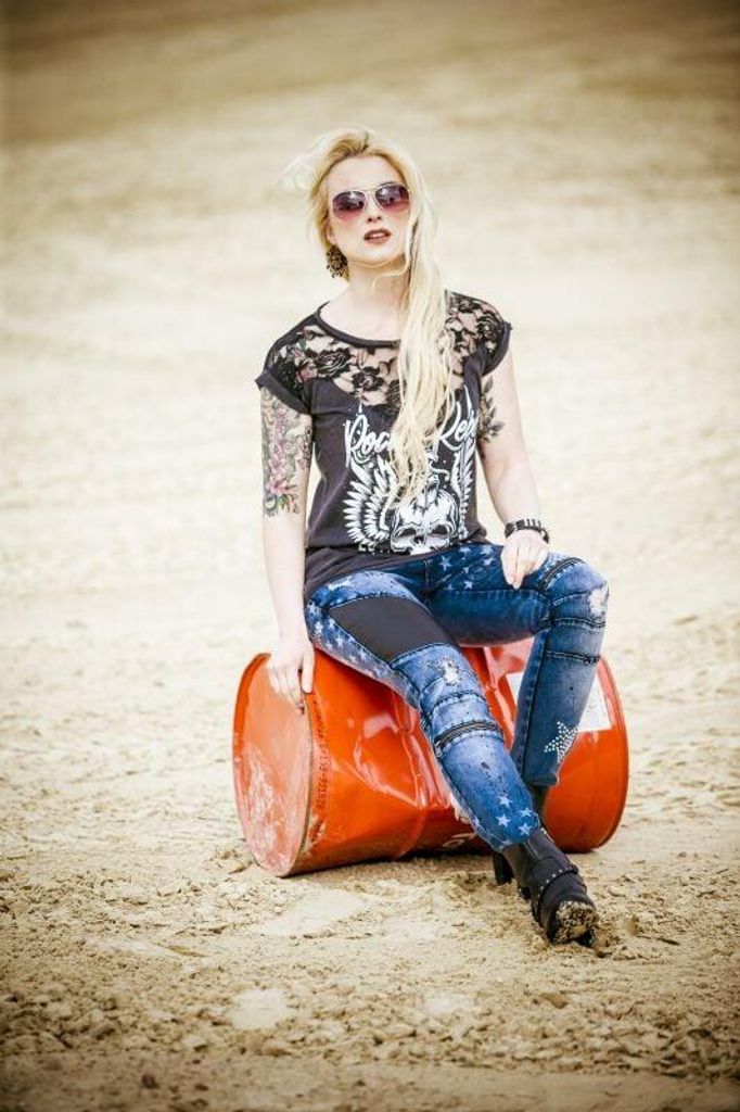 Rock Rebel by EMP Damen blaue Jeans mit Patches W30L32
