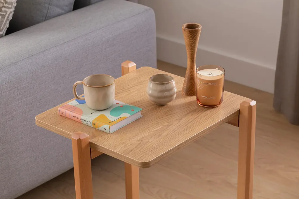 Petite table d'appoint robuste 100% mélaminée Maya finition bois clair