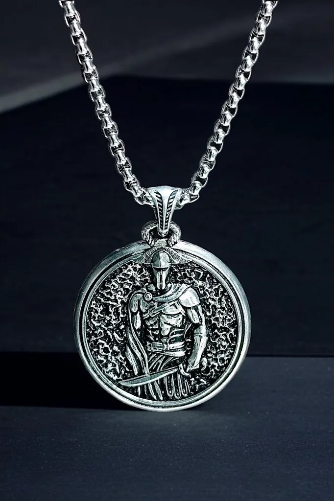 Médaillon spartiate fait main collier inox hypoallergénique de 60 cm