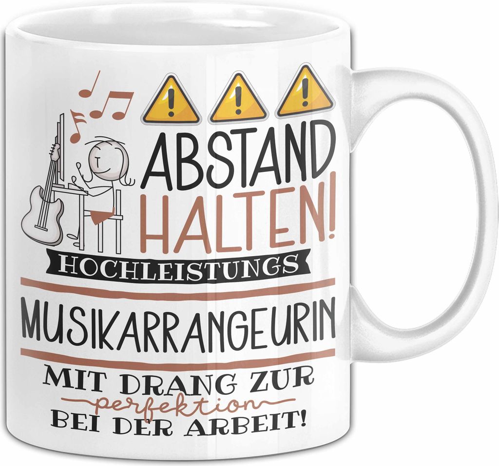 Musikarrangeurin Tasse Geschenk Lustig Abstand Halten Hochleistungs-Musikarrangeurin Mit Drang Zur Perfektion Bei Der Arbeit (Weiß)