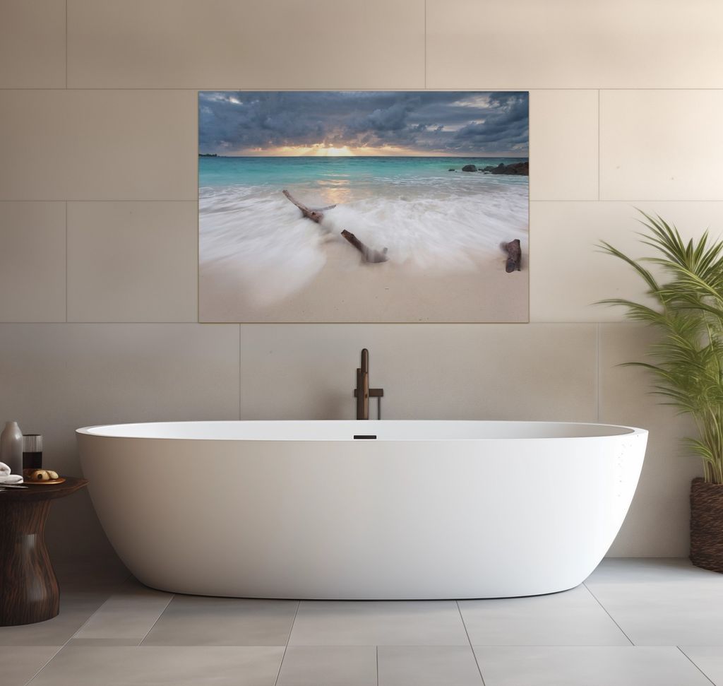Wallario wasserfestes Poster selbstklebend 70 x 100 cm, Wellen am Strand bei Sonnenuntergang, Badezimmerposter Spritzschutz mit Hochglanzoberfläch...