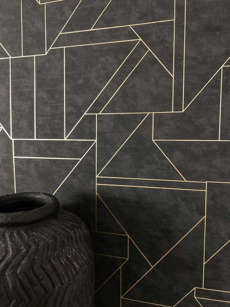 NEWROOM Tapete Anthrazit Vliestapete Geometrische Muster - Mustertapete Modern Dunkelgrau Gold Linien Leicht glänzend Retro Grafisch Grafisch