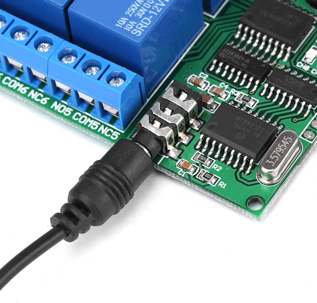 Module Relais DTMF 12V 8CH Décodeur Vocal Télécommande AQ-802