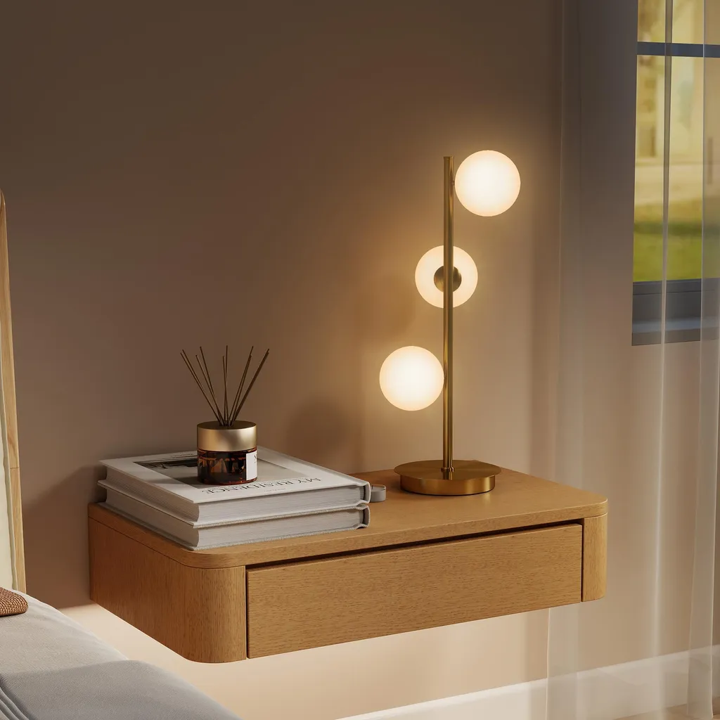 Luminaire de salon chic laiton et 3 globes pour ambiance chaleureuse