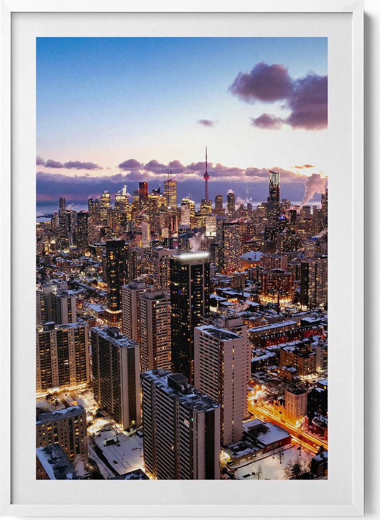 Architektur einer Großstadt aus der Vogelperspektive– Wandbild mit Rahmen – Gerahmtes Bild – Wanddekoration – 70x100 cm – Weiß Rahmen