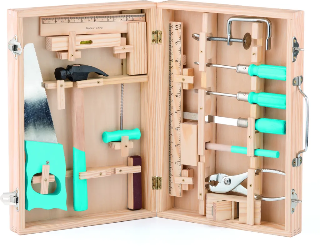 Outils en métal robustes dans leur coffret de rangement bois brut