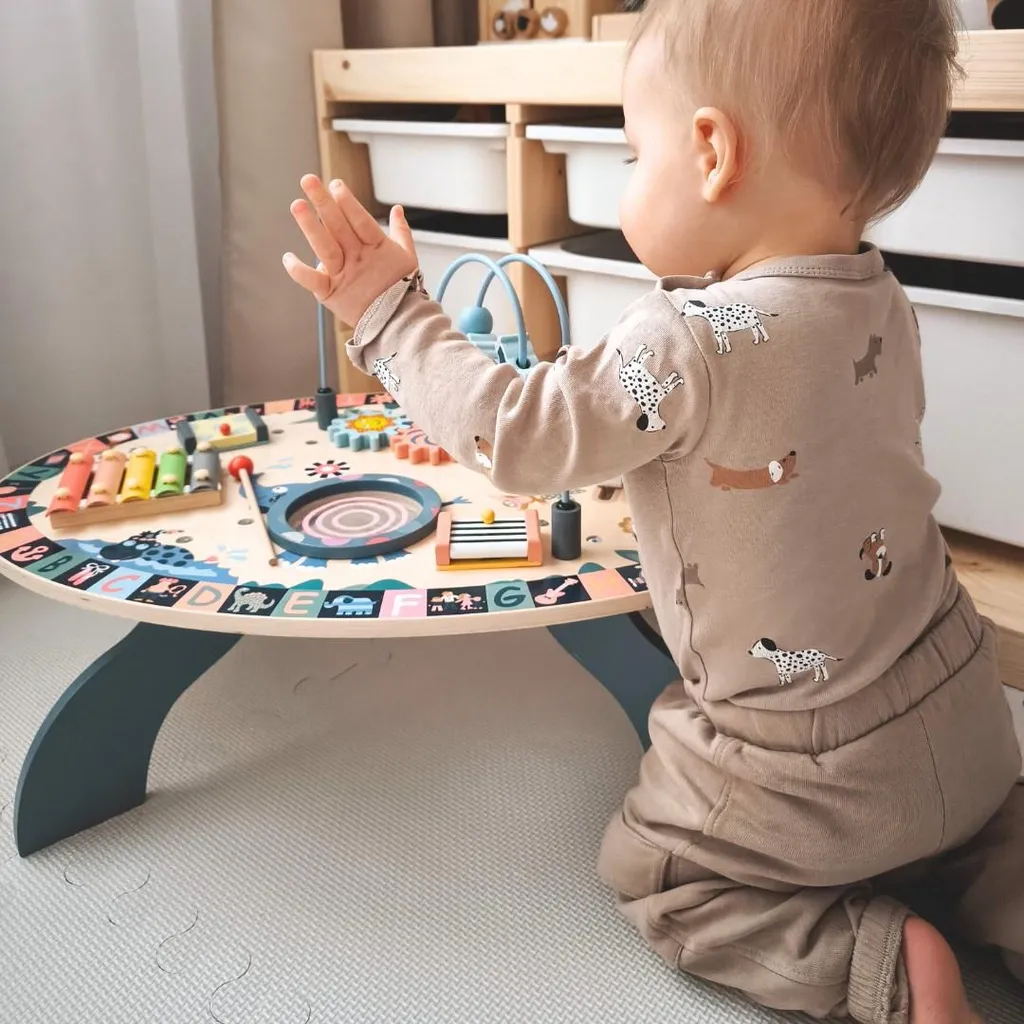 Table éducative en bois 7 en 1 : finissez-en avec l'ennui de bébé !