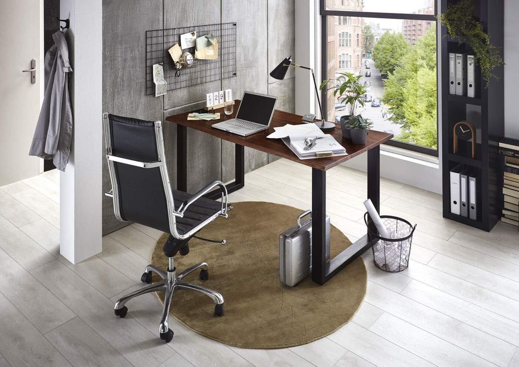 Schreibtisch Palma 140x80 cm, Akazienholz nussbaumfarben & massiv, Bürotisch mit echter Baumkante, Computertisch mit U-Gestell aus Metall Mattschwarz