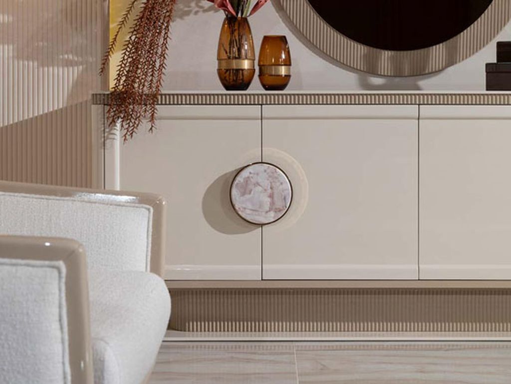 Beigefarbene Sideboard mit Spiegel Kommode Holz-Anrichte Esszimmermöbel