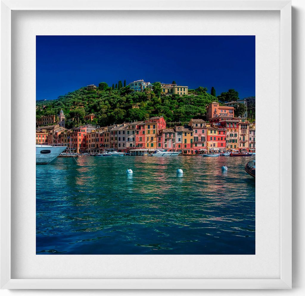 Segelschiffe in Portofino– Wandbild mit Rahmen – Gerahmtes Bild – Wanddekoration – 50x50 cm – Weiß Rahmen