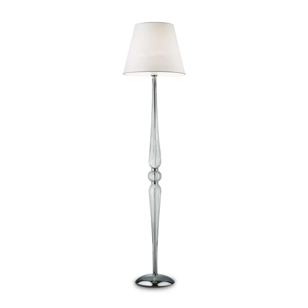 Sublimez un coin sombre avec le lampadaire Dorothy chrome 165cm design