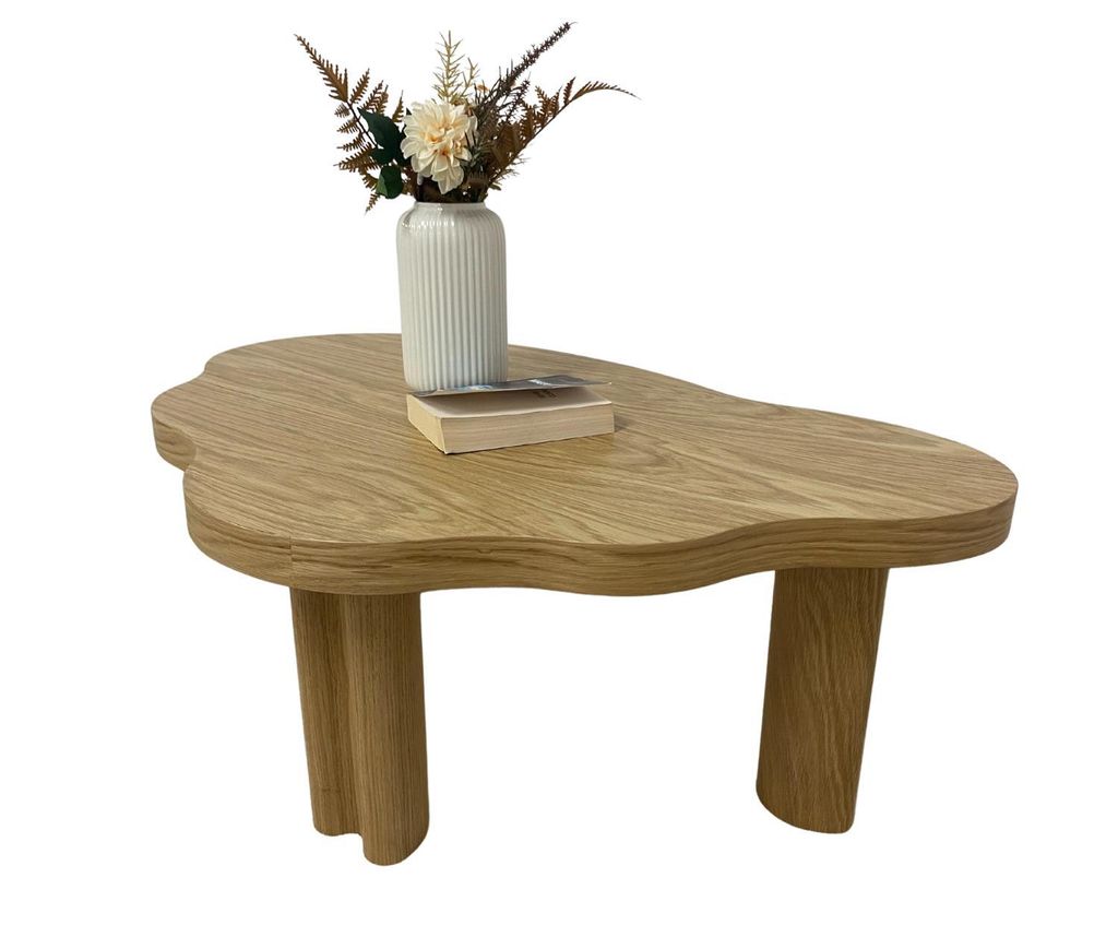 Design Couchtisch aus Eichenfurnier mit Massivholzbeinen – organische Form, Wohnzimmertisch modern & naturbelassen VAREDO A DD/1