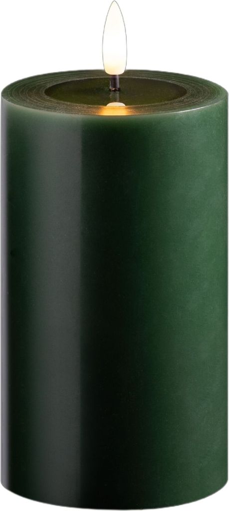 Mittlere LED Stumpenkerze mit Timer grün 7,5cm ø 12,5cm Höhe - 2 AA Batterien nötig LED Echtwachskerze mit Flackereffekt flammenlose Stumpenker...